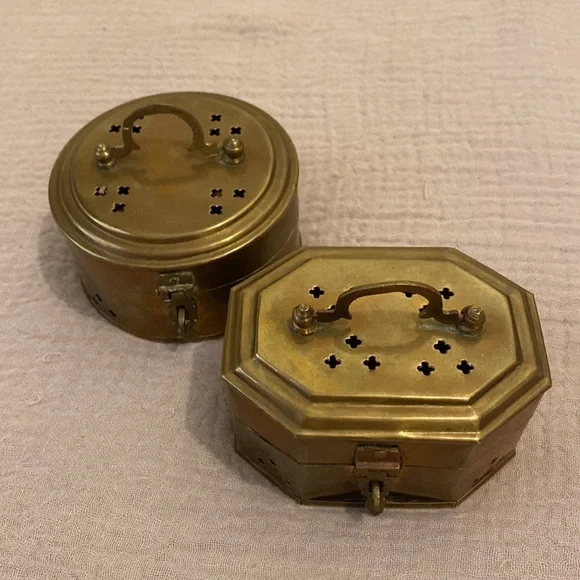 Small VINTAGE BRASS ORIENTAL CRICKET BOXES. Set 2 pieces. Perfect for decoration - Picture 2 of 8